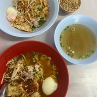 โกบู้รสซิ่ง ก๋วยเตี๋ยวหมูต้มยำ ใข่ลวก สาขา 1 นวมินทร์8 , เสรีไทย 7