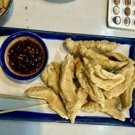 เทพเจ้าเพอร์ซีอุส ตำนานก๋วยเตี๋ยวเรือแห่งลุ่มแม่น้ำแยงซีเกียงและกษัตริย์แห่งอาณาจักรทั้งเจ็ด ทาวน์ อิน ทาวน์