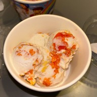 เมนูของร้าน มหาชัยไอศกรีมห้วยขวาง คาเฟ่ไข่แข็ง  อินทามระ ห้วยขวาง