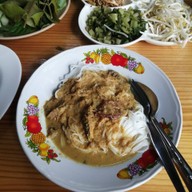 เมนูของร้าน ขนมจีนป้าชื่น ราษฎร์อุทิศ (Rat Uthit)