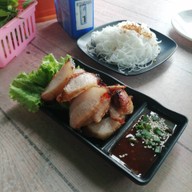 เมนูของร้าน ส้มตำชานชาลา วัดป่าเลไลยก์