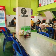 บรรยากาศ เจ๊หนู ข้าวมันไก่