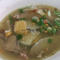 เมนูของร้าน ก๋วยจั๊บน้ำข้นเจ้าเก่าโคลิเซียม -