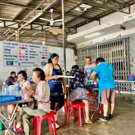 เมนูของร้าน ก๋วยเตี๋ยวลูกชิ้นปลานายหอย