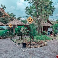 Bus and Cut Cafe