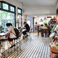 บรรยากาศ Charlotte Hut Coffee & Tea Bar แพร่