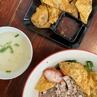 ก๋วยเตี๋ยวหมูนายตึ๋งเจ้าเก่า -