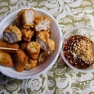 เมนูของร้าน เผือกทอดศาลาแดงซอย๑