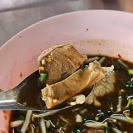 ก๋วยเตี๋ยวห้วยพลูรสเด็ด