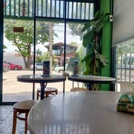 บรรยากาศ ฟ้าโรจน์ ก๋วยเตี๋ยวเนื้อ สเต็ก พุทธมณฑลสาย 2