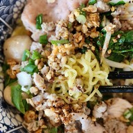 ก๋วยเตี๋ยวหมูต้มยำโบราณแซ่บซี๊ด - อาหารจานเดียว)