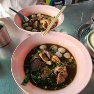 ก๋วยเตี๋ยวห้วยพลูรสเด็ด