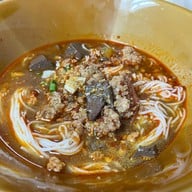 น้ำเงี้ยวป้าสุข ก๋วยเตี๋ยว 12 ปันนา สีลม