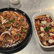 ยำ Bar Huahin Soi102