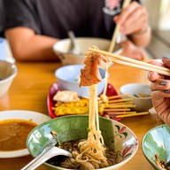 เมนูของร้าน ก๋วยเตี๋ยวเรือณารา&ขนมจีน ข้าวซอย