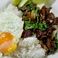 กอไผ่ครัวฮาลาล ก๋วยเตี๋ยว อาหารตามสั่ง