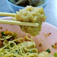 เมนูของร้าน 60 ปีบะหมี่เกี๊ยวทำเอง  (เลย บางแค ซ.9 เล็กน้อย)เจ้าเก่าสี่แยกหนองใหญ่