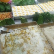 ขนมหวานตลาดพลูเจ้าเก่า (แม่เจ็ง) หน้าถนน