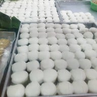 ขนมหวานตลาดพลูเจ้าเก่า (แม่เจ็ง) หน้าถนน