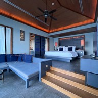 โรงแรมศรีพันวา