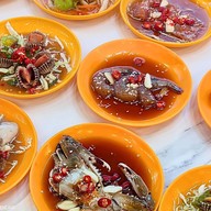 ซุปเปอร์ยำ ยำทุกอย่าง 20 บาท ตลาดนัดเลียบด่วนรามอินทรา