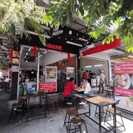หน้าร้าน เฮียจู๋ ก๋วยเตี๋ยวต้มยำหมูบะช่อ (ลาดพร้าว71) ลาดพร้าว