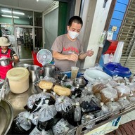 ร้านน้ำรากบัวเฮียตี๋