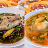 ซุปเปอร์ยำ ยำทุกอย่าง 20 บาท ตลาดนัดเลียบด่วนรามอินทรา