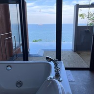 โรงแรมศรีพันวา