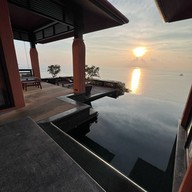 โรงแรมศรีพันวา