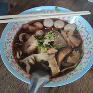 เมนูของร้าน "ฉั่ว" ก๋วยเตี๋ยวเนื้อ-หมูตุ๋น (ราชวัตร)