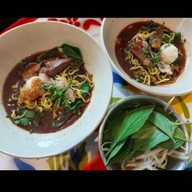 ก๋วยเตี๋ยวเรือเอียงชาม ซ.ปากกร็ดติวานนท์ 8 (ซ.จำปา)