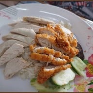 เมนูของร้าน สายไหม ข้าวมันไก่ตอน ลาดปลาเค้า ซ.3