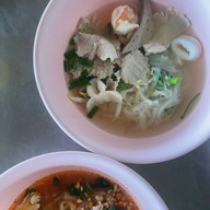 ร้านโกเอ็ง ก๋วยเตี๋ยวต้มยำทะเลรสเด็ด