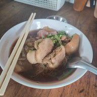 เมนูของร้าน "ฉั่ว" ก๋วยเตี๋ยวเนื้อ-หมูตุ๋น (ราชวัตร)