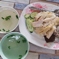 เมนูของร้าน สายไหม ข้าวมันไก่ตอน ลาดปลาเค้า ซ.3