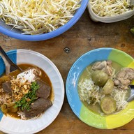 ขนมจีนป้าพินธุ์ สันติธรรม