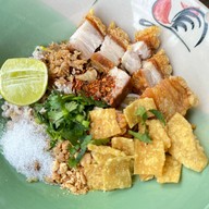 เฮียจู๋ ก๋วยเตี๋ยวต้มยำหมูบะช่อ (ลาดพร้าว71) ลาดพร้าว