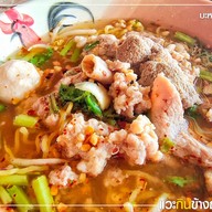 เจี๊ยบ ขาหมูฮ่องเต้ (เจ้าเก่า)