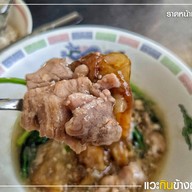 ก๋วยเตี๋ยว “สุนหมูเด้ง” 8ริ้ว 8ริ้ว