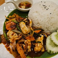 ข้าวกระเพรา ข้าวผัด ส้มตำ พิซซ่า สปาเกตตี้ คาเฟ่บ้านหมี คาเฟ่บ้านหมี สาย2