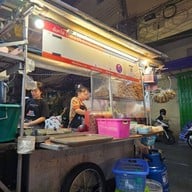 หน้าร้าน ก๋วยเตี๋ยวเย็นตาโฟ เกี๊ยวโต (บางรัก)