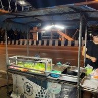 ร้านลูกชิ้นทอด