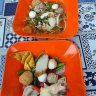 ตั๊วเหลา ก๋วยเตี๋ยวลูกชิ้นปลา