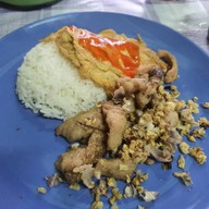 ผัดไทยกรอบ ผีหน้าประตู