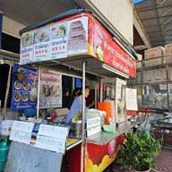 หน้าร้าน ตั๊วเหลา ก๋วยเตี๋ยวลูกชิ้นปลา