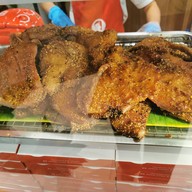 เจ๊แดงสามย่าน ส้มตำ คอหมูย่าง สยามพารากอน