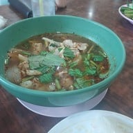 เมนูของร้าน ร้านมล ซอยสุคันธาราม  ใกล้สน.ดุสิต