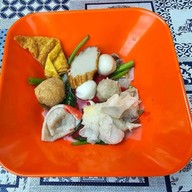 เมนูของร้าน ตั๊วเหลา ก๋วยเตี๋ยวลูกชิ้นปลา