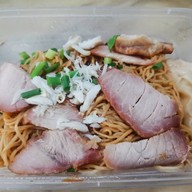 เมนูของร้าน นัด บะหมี่ไข่ ยอดอร่อย (ทบ.)